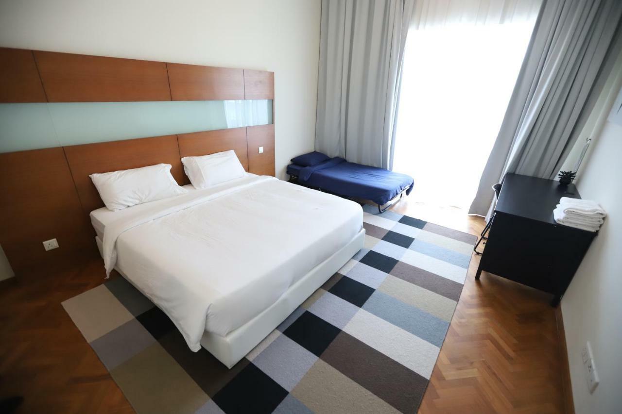 The Straits Quay Marina By Messina Clive Apartment George Town Exterior photo