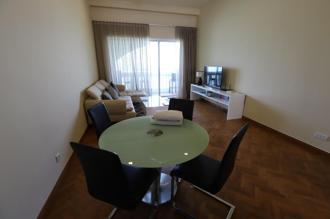 The Straits Quay Marina By Messina Clive Apartment George Town Exterior photo